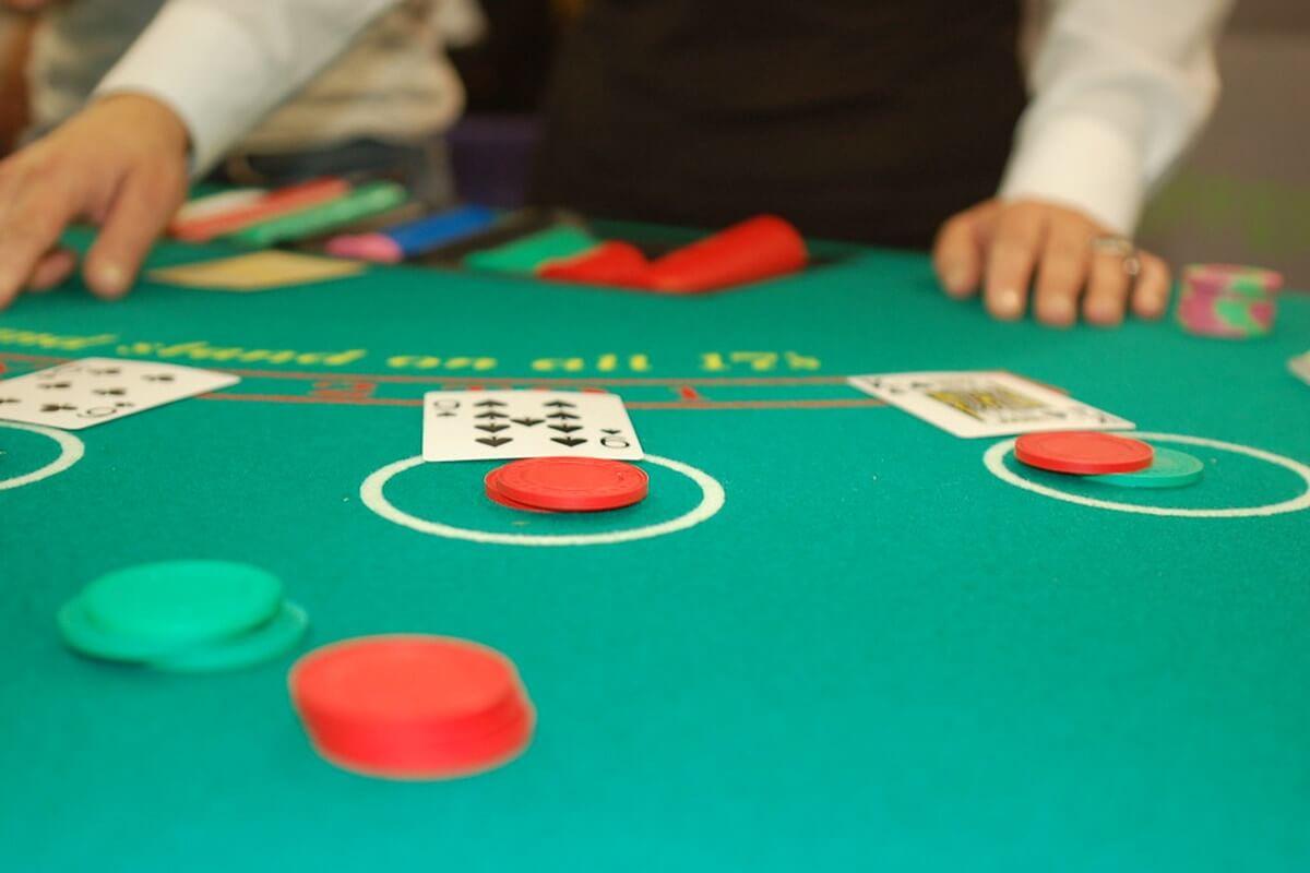 Online Pokies 12 Behave at a Blackjack Table