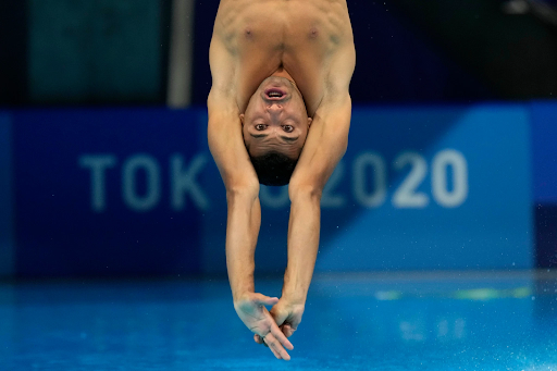 olympian-dive-into-water-3